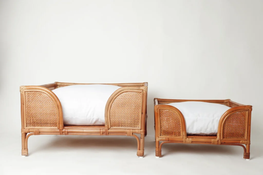 Oliva rattan dog beds in sizes S and L side by side